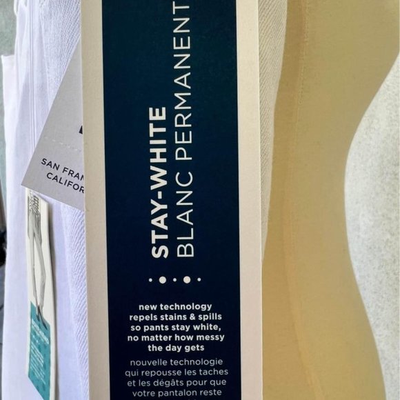 NEW White Old Navy Woman’s Boyfriend Straight Jeans Size 14 - Picture 4 of 6